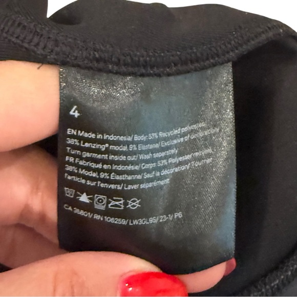 Lululemon softstreme crew black size 2 - Picture 8 of 8